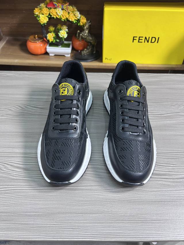 Fendi 芬迪 2024早春 -高端品质 原单 -鞋面：高科技飞织纳米面料 -内里：羊皮内里 -垫脚；超级透气运动网眼 -大底：原版超轻大底 -超高品控 做工